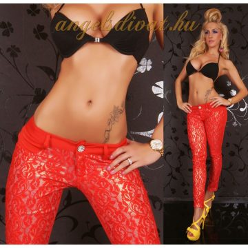 PIROS NADRÁG ELÖL ARANY BETÉTES CSIPKÉVEL.